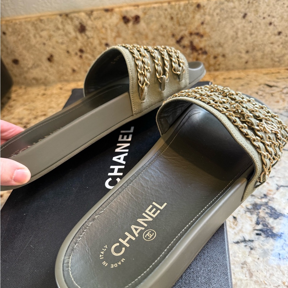 CHANEL Slides - Picture 13 of 16